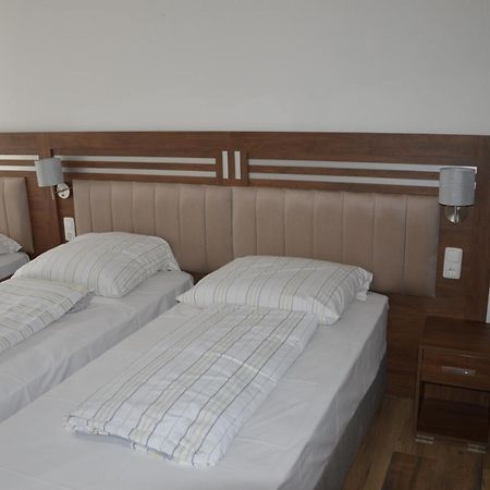 Hotel Colonia Bagian luar foto